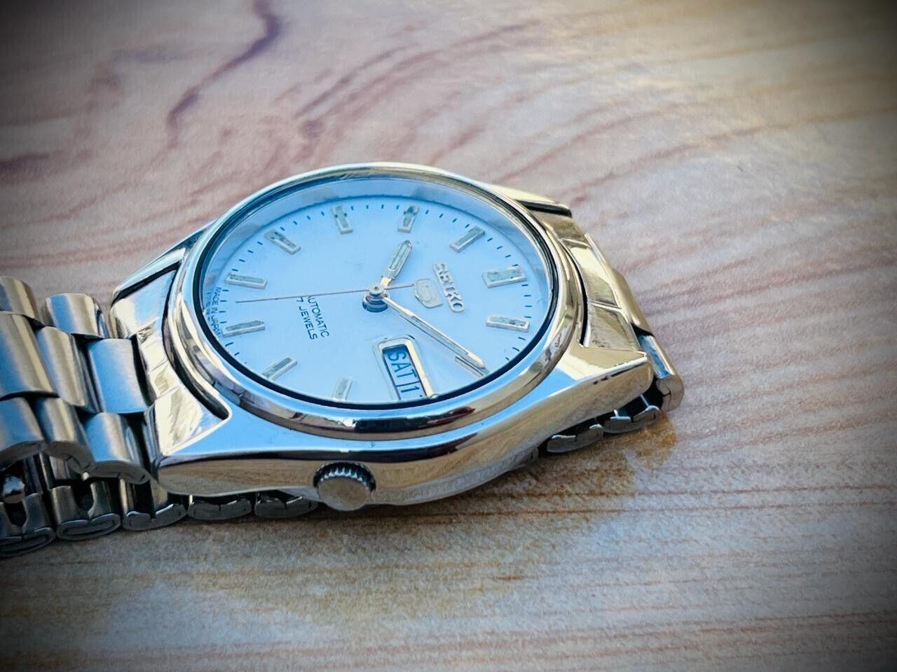 Vintage Seiko 5 Automatic White Dial 21 Jewels 7009-6001 Japan 34mm