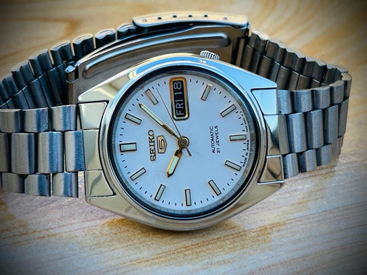 Vintage Seiko 5 Automatic White Dial 21 Jewels 7s26-6000 Japan 34mm