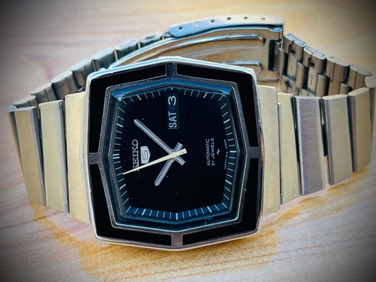Vintage Seiko 5 Automatic Unique Black Dial 21 Jewels 7019-5110 Japan 37mm