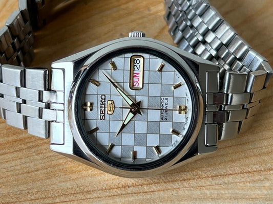 Seiko 5 Chess Dial 7s26-00x0 Automatic 21 Jewels 33mm Men’s Watch, Perfect