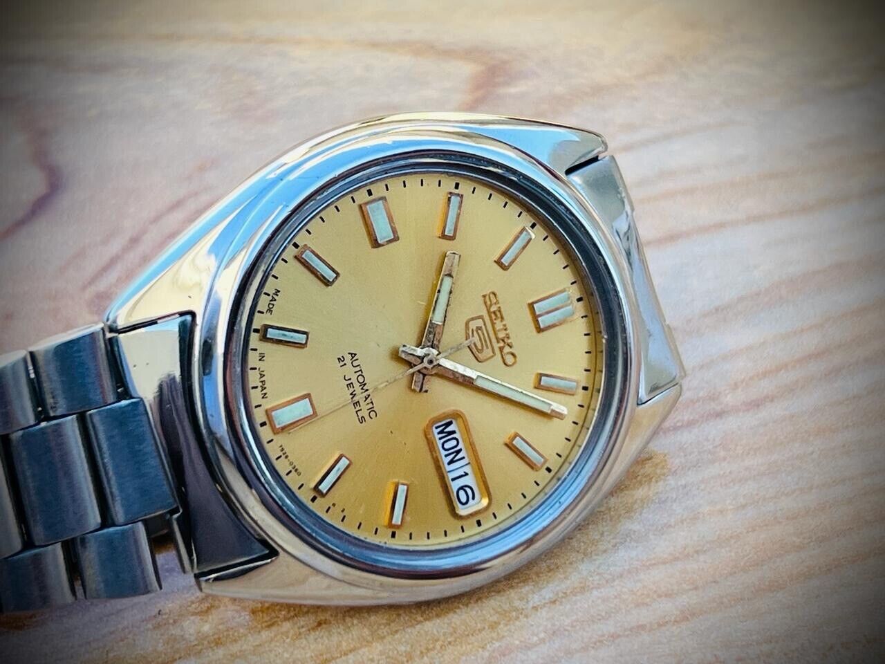 Seiko 5 Automatic 21 Jewels Gold Dial 7S26-0590 Mens Watch 37mm