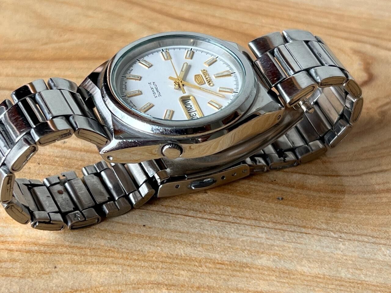 Seiko 5 White Dial 7s26-03b0 Automatic 21 Jewels 37mm Men’s Watch, Perfect