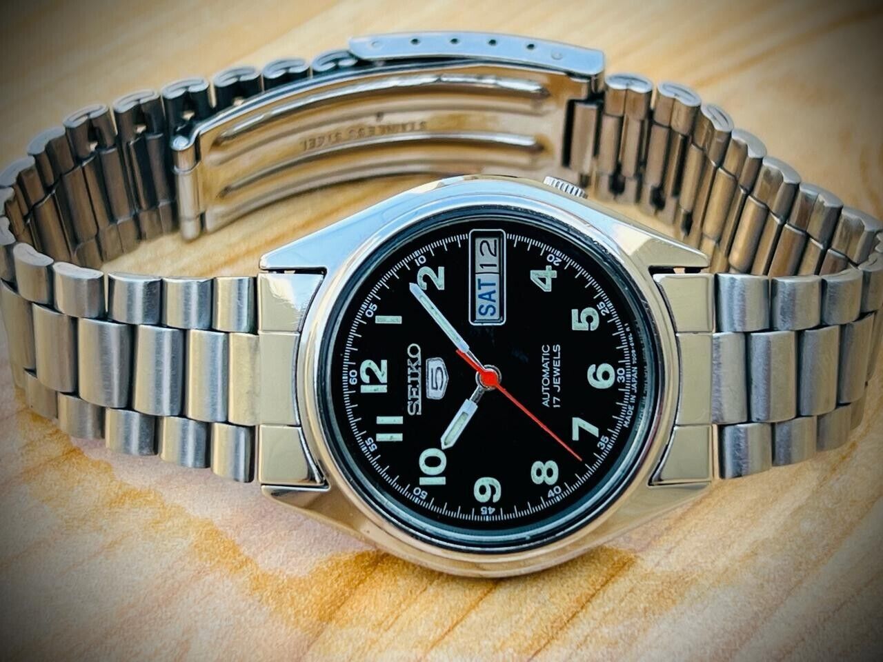 Vintage Seiko 5 Automatic 21 Jewels Black Dial 7009-6001 Mens Watch 36mm
