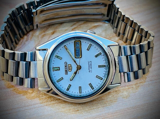 Vintage Seiko 5 Automatic White Dial 21 Jewels 7009-6001 Japan 34mm