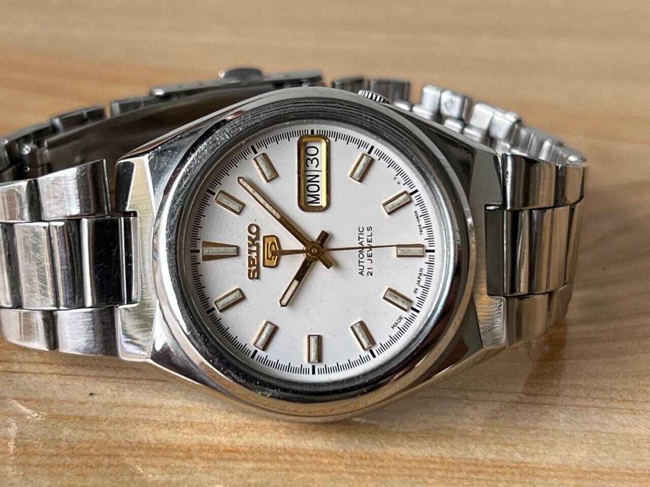 Seiko 5 White Dial 7s26-03b0 Automatic 21 Jewels 37mm Men’s Watch, Perfect