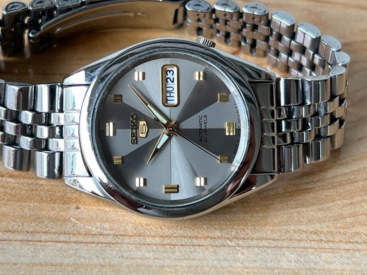 Seiko 5 Grey Dial 7s26-00x0 Automatic 21 Jewels 37mm Men’s Watch, Perfect