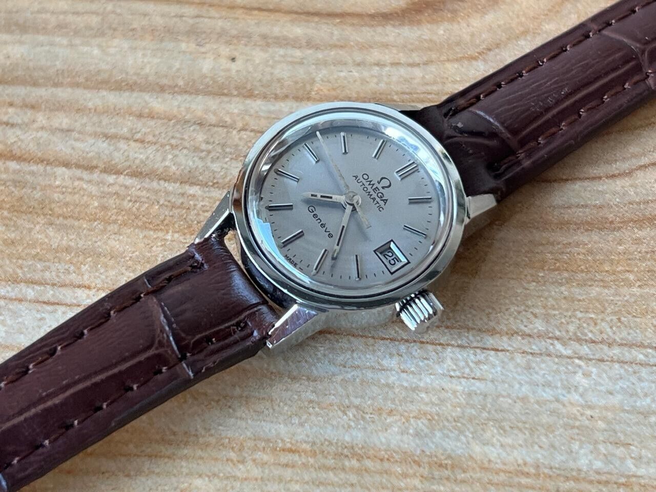 Vintage Omega Geneve NOS Automatic 23mm Ladies Watch 566.045 Cal.684