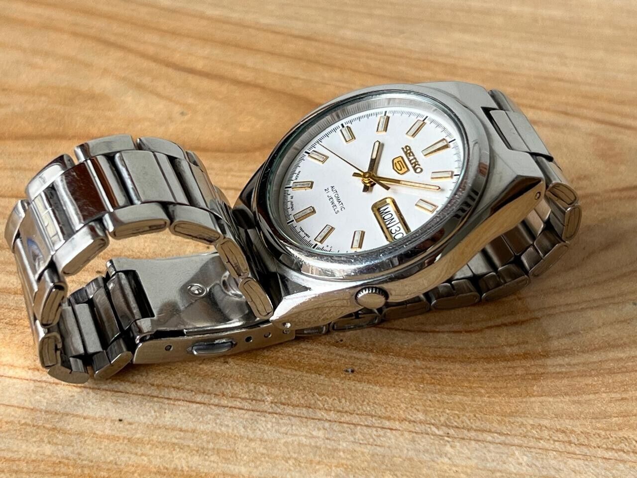 Seiko 5 White Dial 7s26-03b0 Automatic 21 Jewels 37mm Men’s Watch, Perfect
