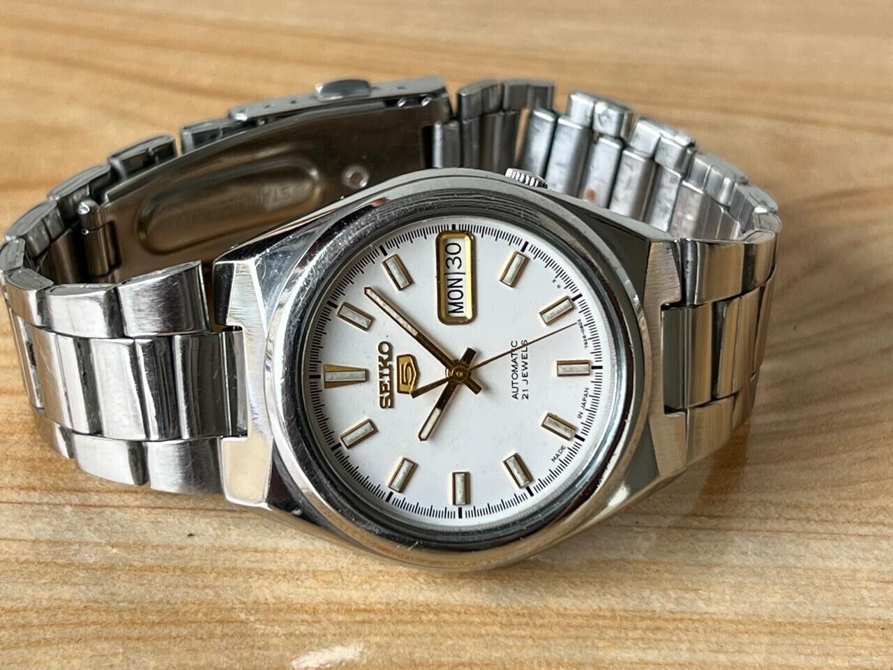 Seiko 5 White Dial 7s26-03b0 Automatic 21 Jewels 37mm Men’s Watch, Perfect