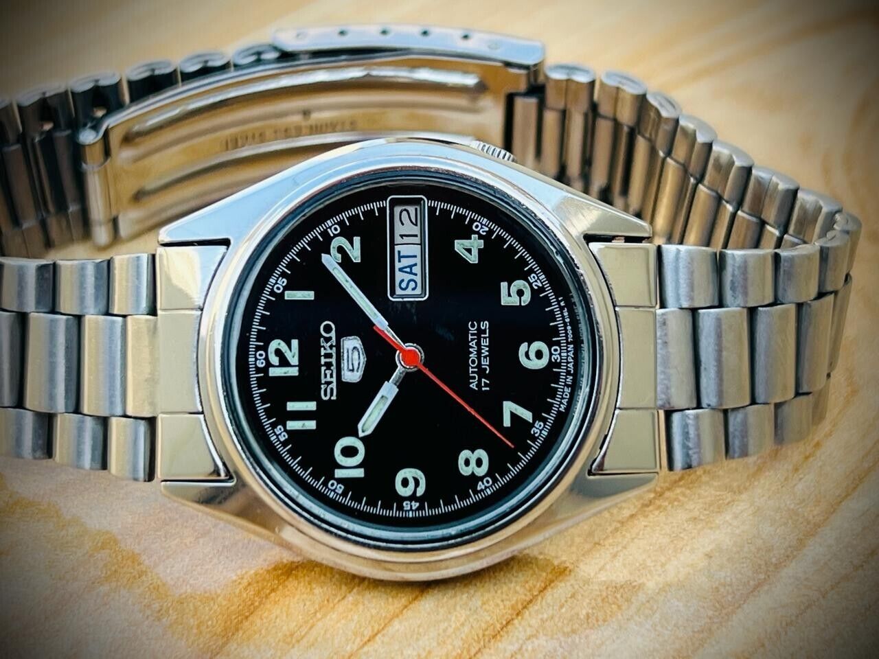 Vintage Seiko 5 Automatic 21 Jewels Black Dial 7009-6001 Mens Watch 36mm
