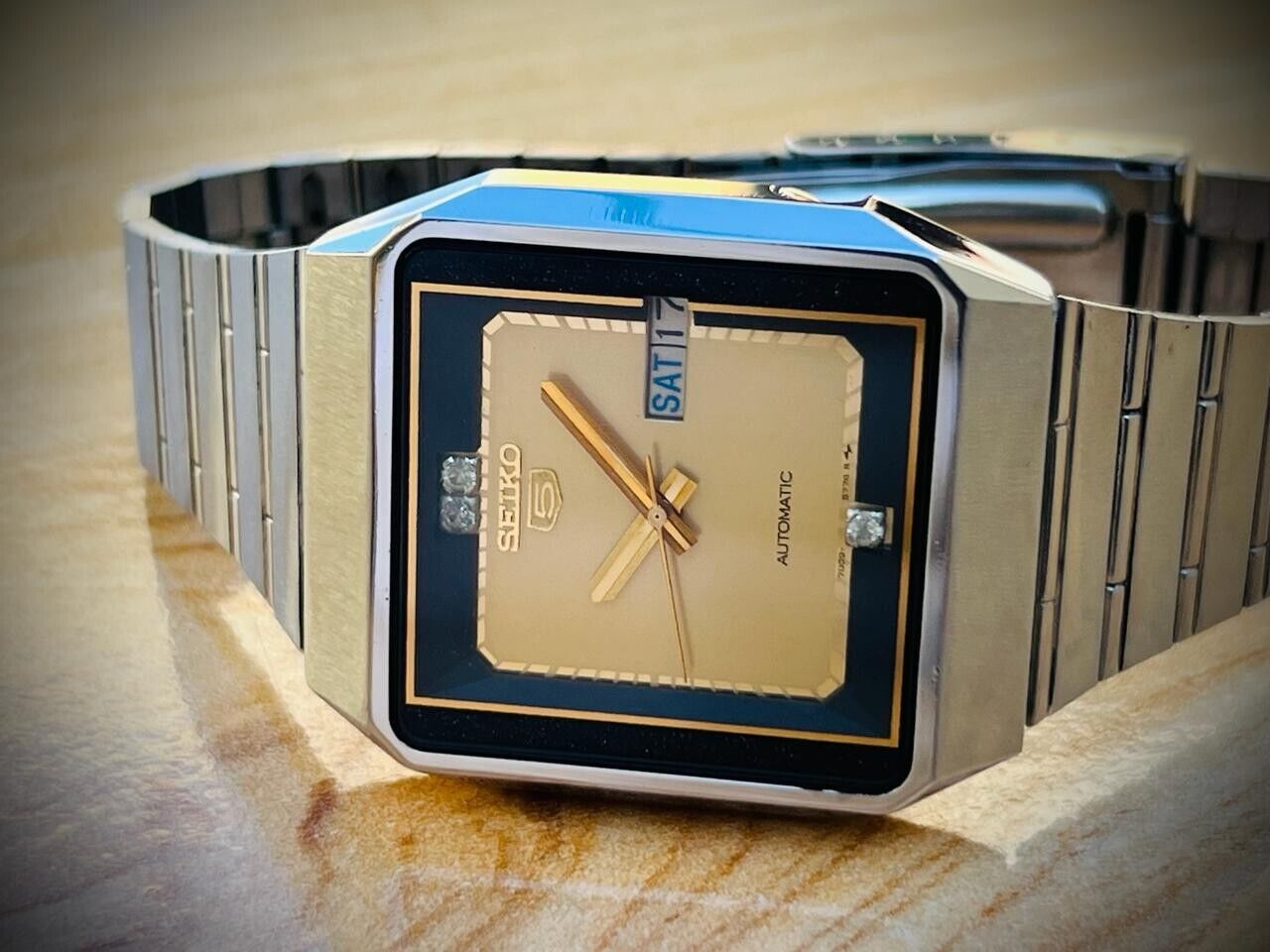 Vintage Seiko 5 Automatic Unique Diamond Dial 7009-558A Japan 35mm
