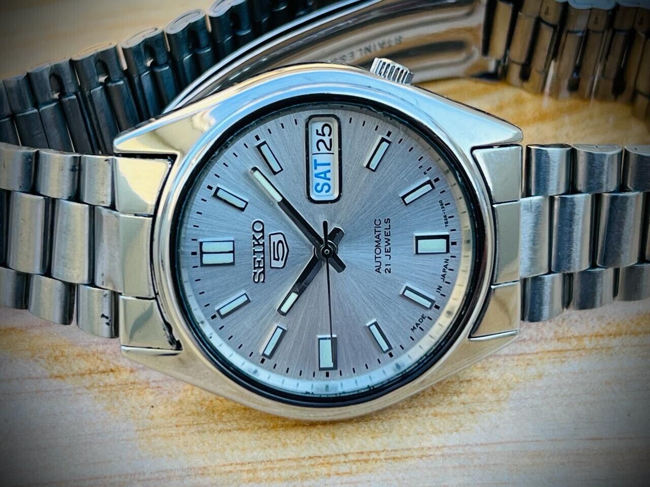 Vintage Seiko 5 Automatic Grey Dial 21 Jewels 7s26-6000 Japan 35mm #802