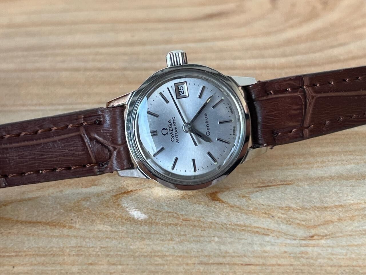 Vintage Omega Geneve NOS Automatic 23mm Ladies Watch 566.045 Cal.684