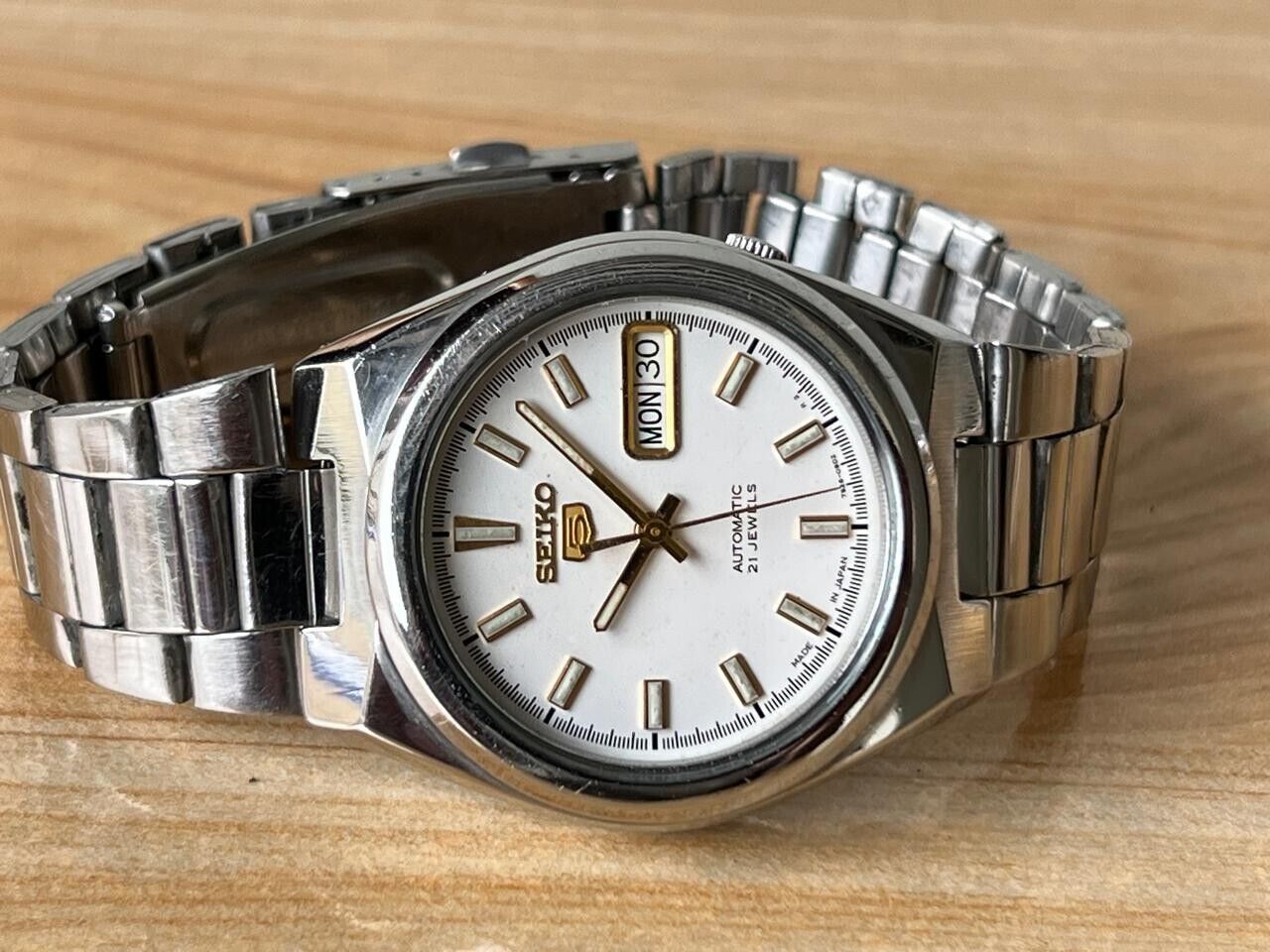 Seiko 5 White Dial 7s26-03b0 Automatic 21 Jewels 37mm Men’s Watch, Perfect