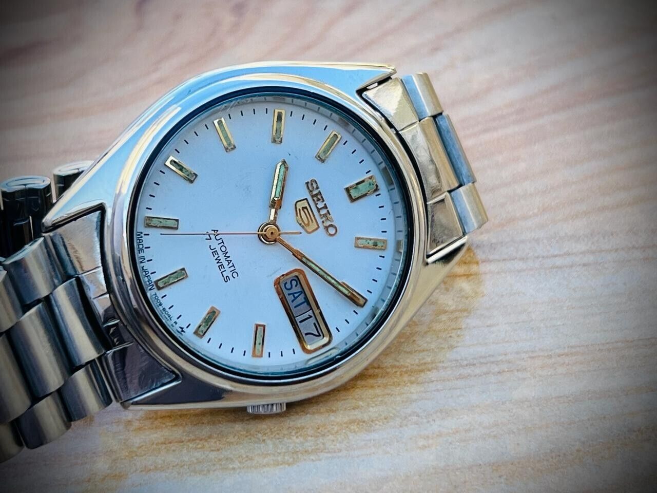 Vintage Seiko 5 Automatic White Dial 21 Jewels 7009-6001 Japan 34mm