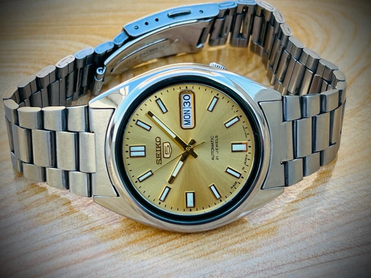 Seiko 5 Automatic 21 Jewels Gold Dial 7S26-0480 Mens Watch 38mm