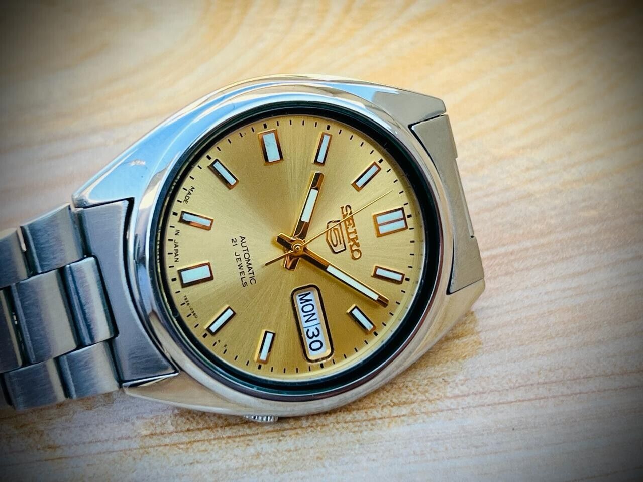 Seiko 5 Automatic 21 Jewels Gold Dial 7S26-0480 Mens Watch 38mm