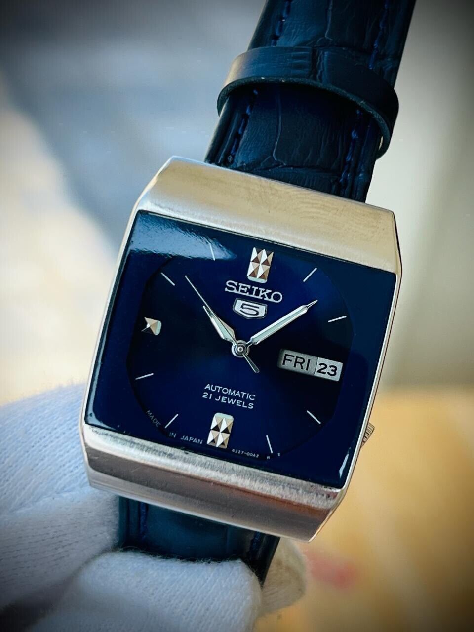 Vintage Seiko 5 Automatic Blue Dial 21 Jewels 4227-00B0, Japan 35mm