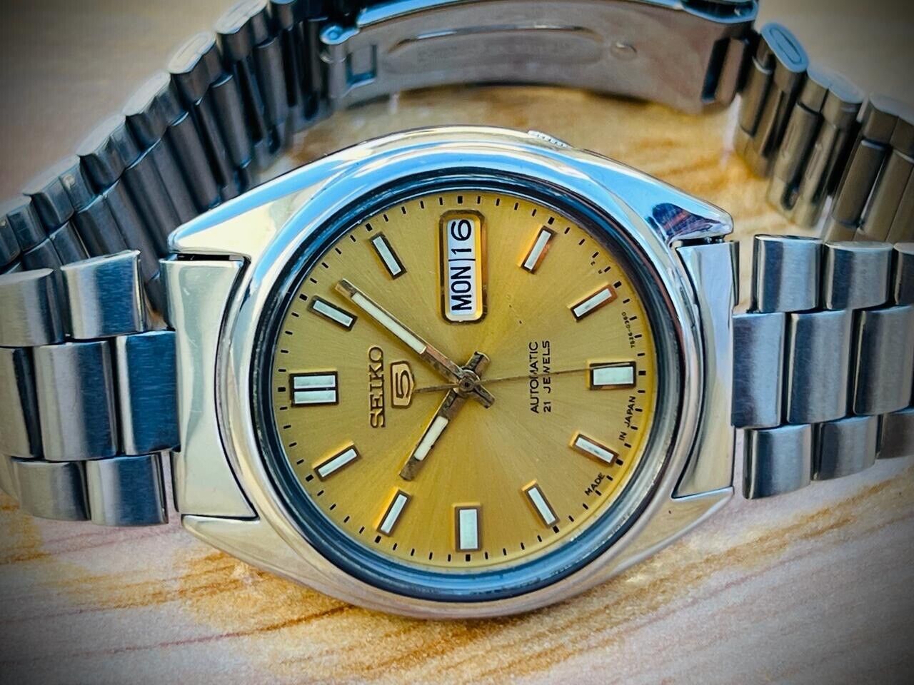 Seiko 5 Automatic 21 Jewels Gold Dial 7S26-0590 Mens Watch 37mm