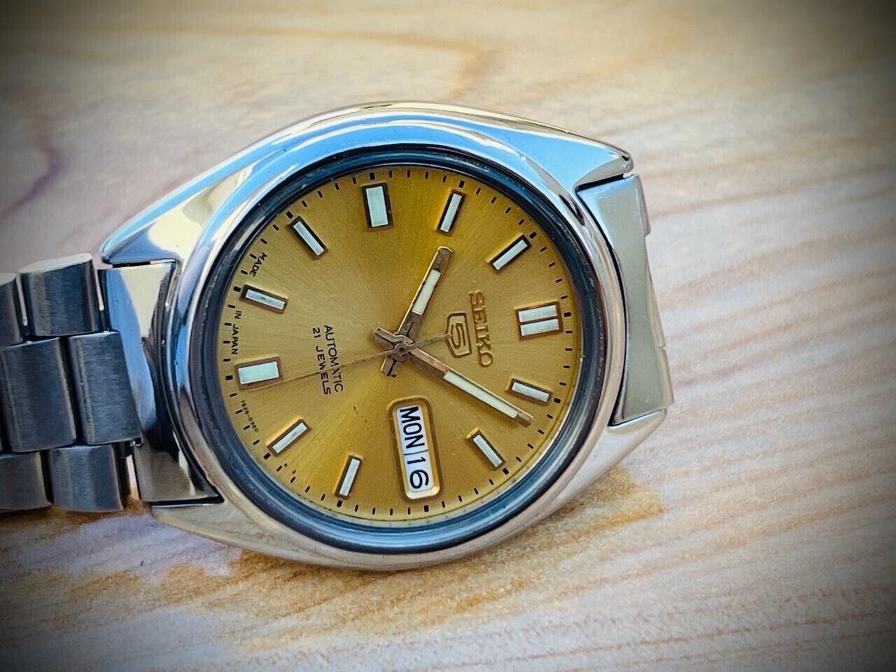 Seiko 5 Automatic 21 Jewels Gold Dial 7S26-0590 Mens Watch 37mm