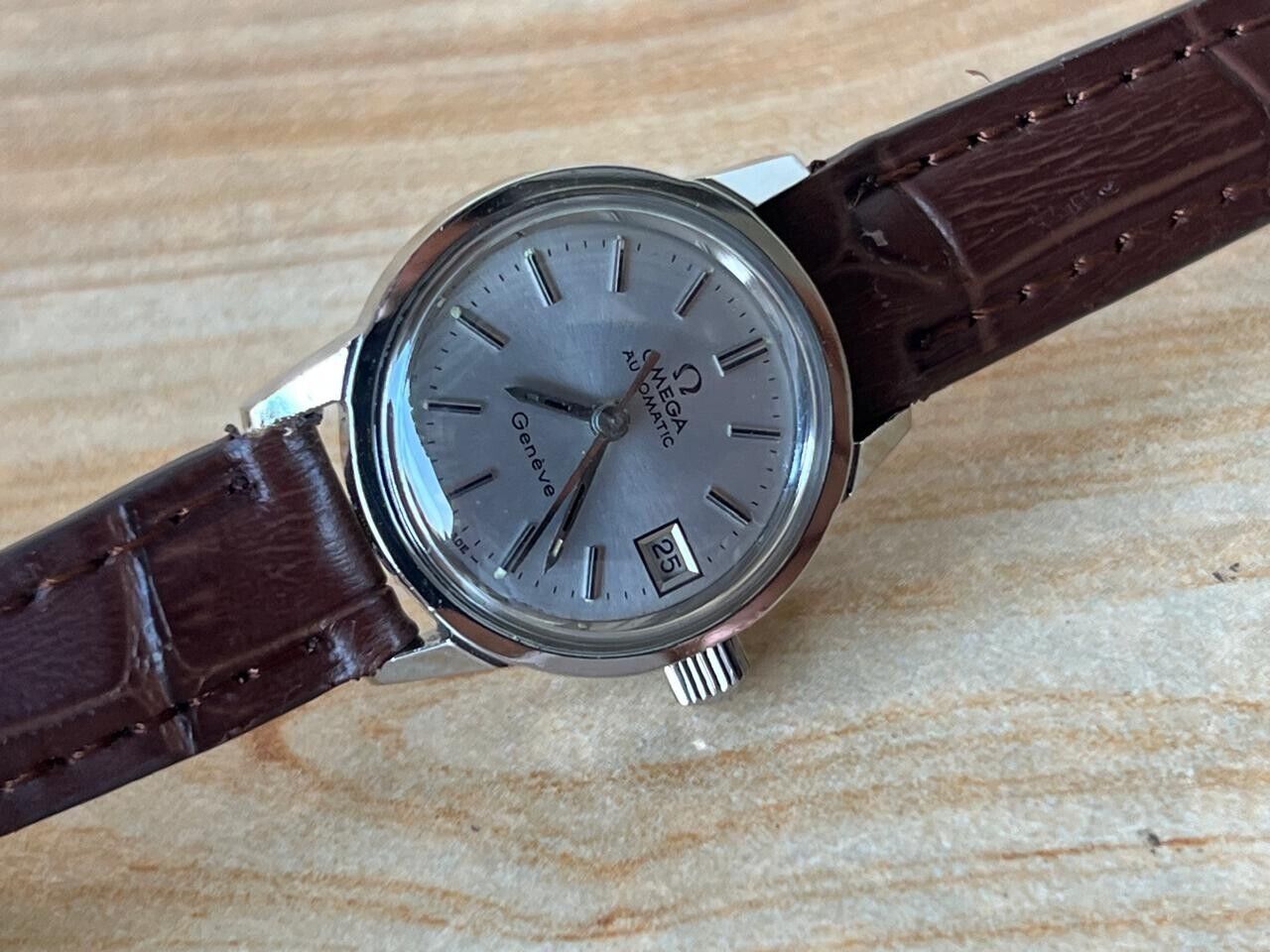 Vintage Omega Geneve NOS Automatic 23mm Ladies Watch 566.045 Cal.684