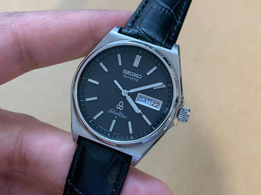 Vintage Seiko SilverWave Quartz Day Date Mens Watch, Japan 36mm 8229-7000