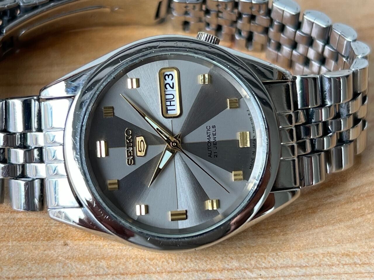 Seiko 5 Grey Dial 7s26-00x0 Automatic 21 Jewels 37mm Men’s Watch, Perfect