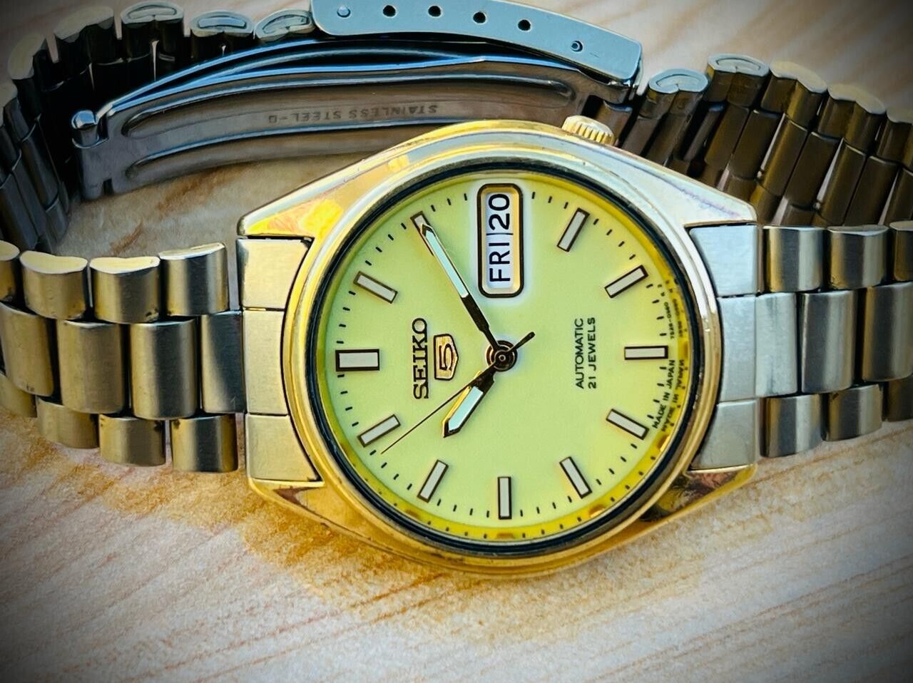 Vintage Seiko 5 Automatic Radium Dial 21 Jewels 7s26-6000 Japan 34mm