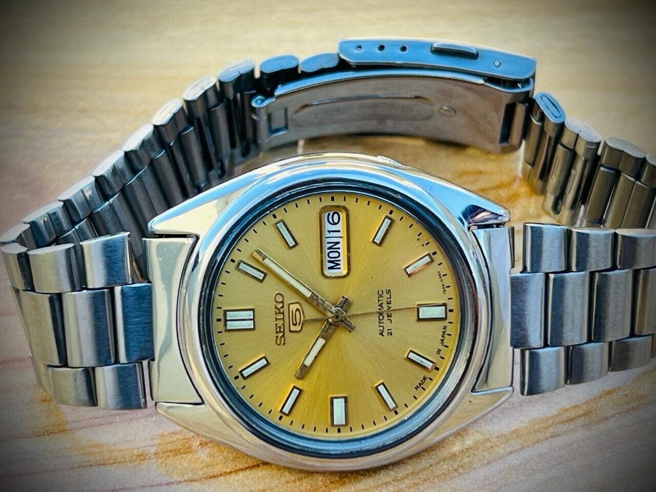 Seiko 5 Automatic 21 Jewels Gold Dial 7S26-0590 Mens Watch 37mm