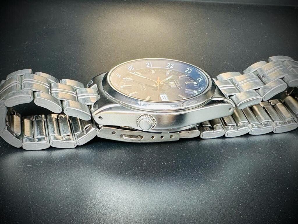 Beautiful Seiko 5 Blue dial Automatic 21 Jewels 36mm Ref:7s26/02C0 Made in Japan - Grab A Watch Co