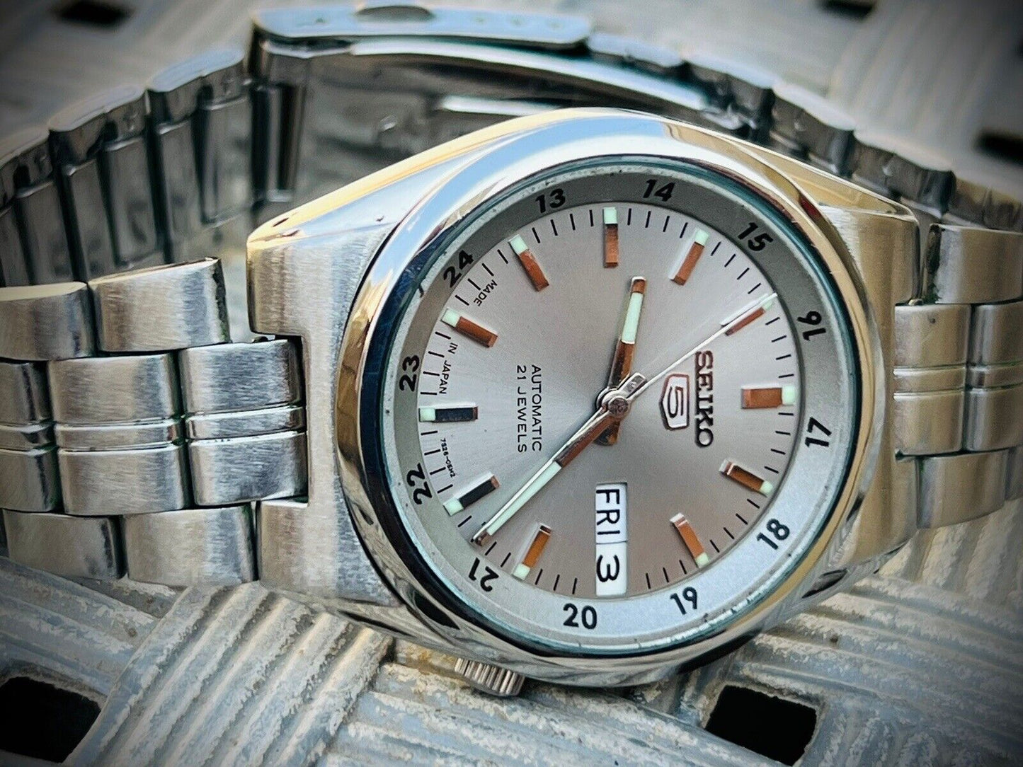 Seiko 5 Automatic 21 Jewels Grey dial Ref:7S26-01v0, Japan 34mm