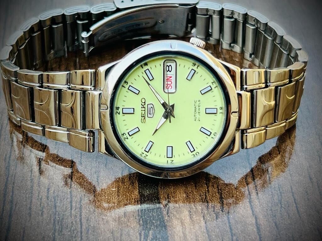 Seiko 5 Automatic 21 Jewels Radium Dial 7S26-01R0 Gents Watch Japan 35mm