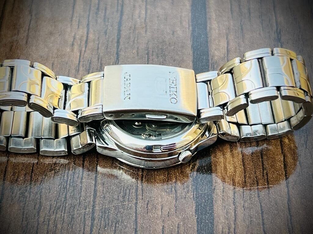 Seiko 5 Automatic 21 Jewels Radium Dial 7S26-01R0 Gents Watch Japan 35mm