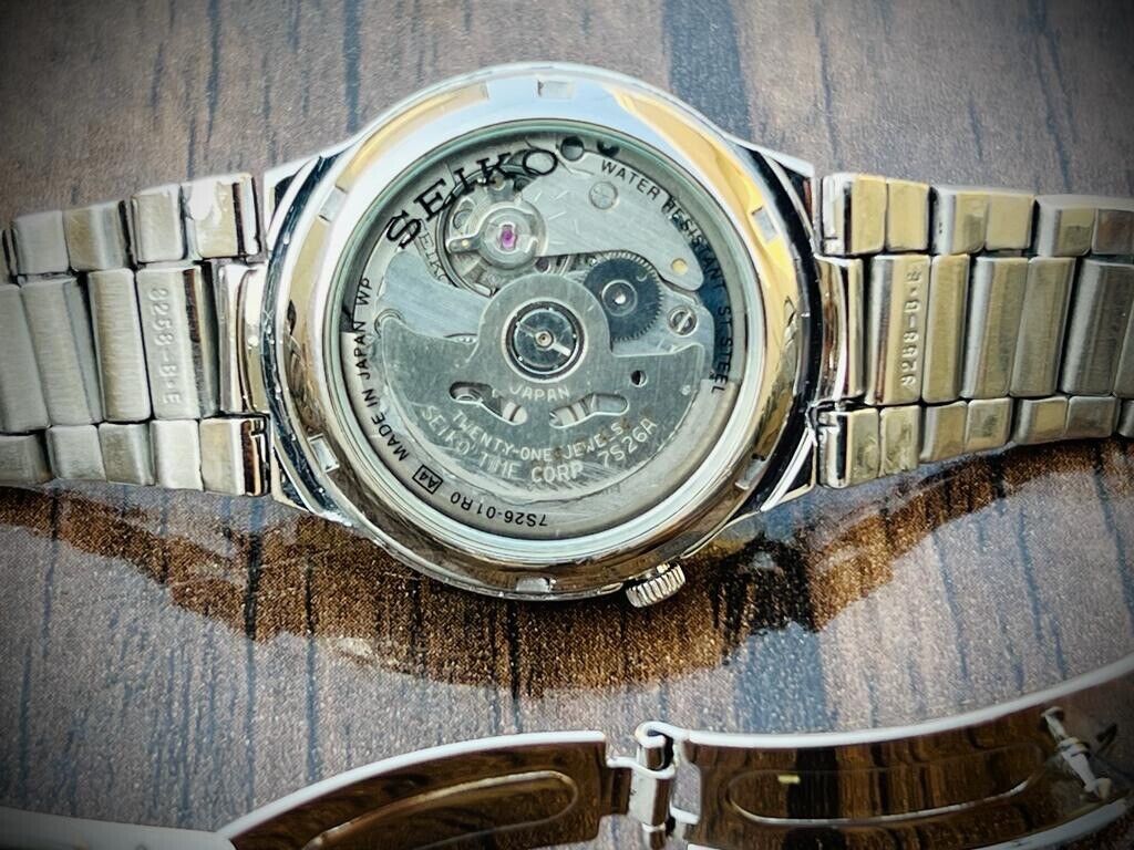 Seiko 5 Automatic 21 Jewels Radium Dial 7S26-01R0 Gents Watch Japan 35mm