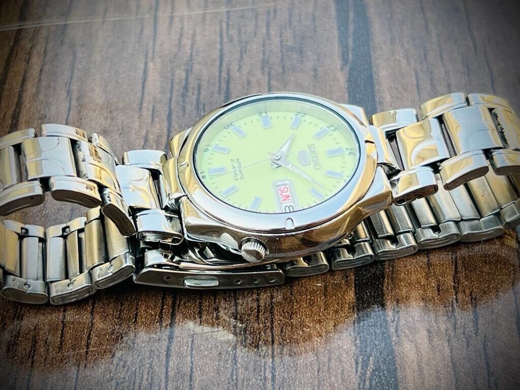 Seiko 5 Automatic 21 Jewels Radium Dial 7S26-01R0 Gents Watch Japan 35mm