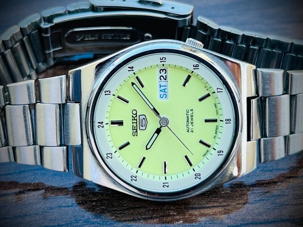 Seiko 5 Automatic 21 Jewels Railway Radium Dial 7S26-01R0 Gents Watch 36mm