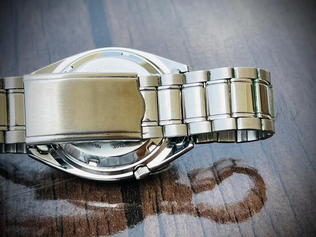 Seiko 5 Automatic Grey Dial 21 Jewels 37mm Ref:7S26-3180 Made In Japan - Grab A Watch Co