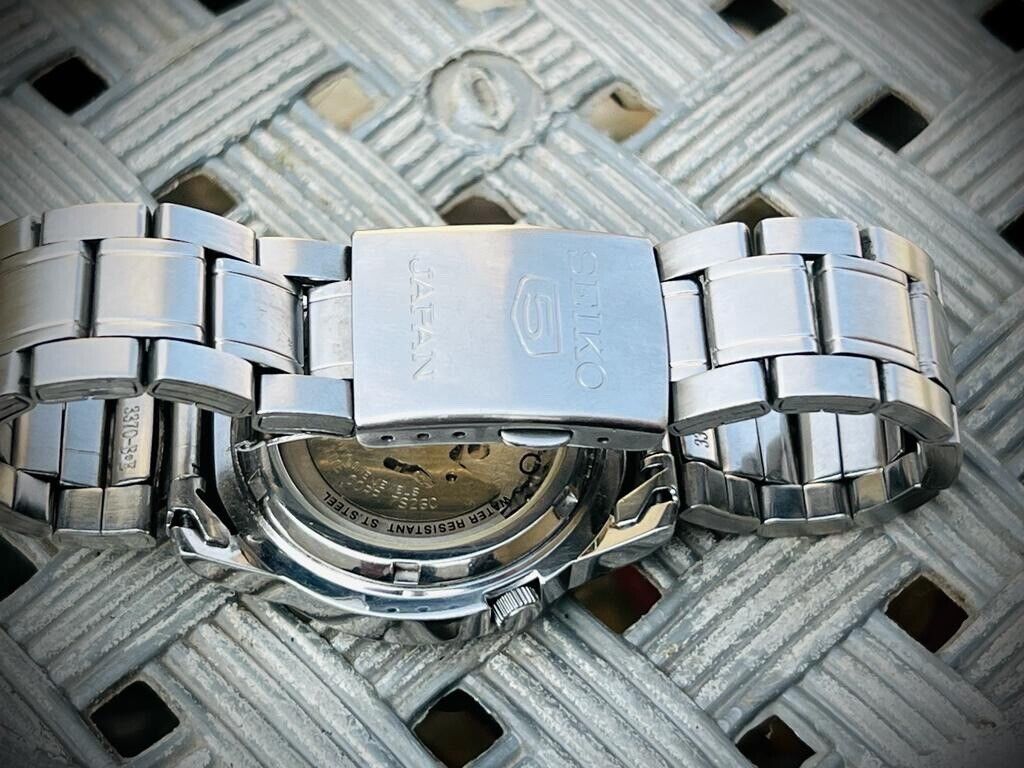 Seiko 5 Blue Racer Automatic 21 Jewels 40mm Ref: 7S26-02W0 Made in Japan - Grab A Watch Co