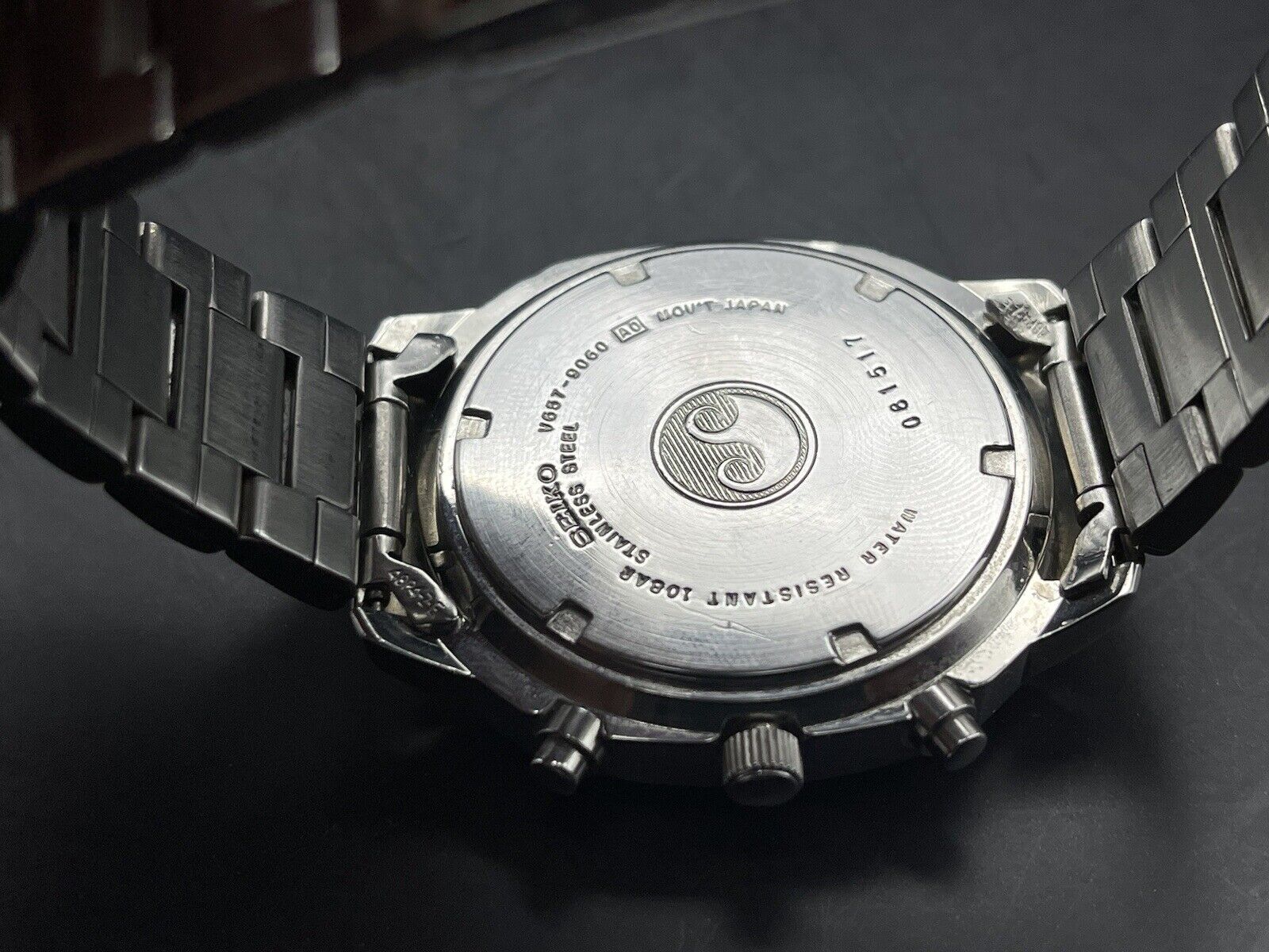 VINTAGE SEIKO 100m BLUE DIAL QUARTZ CHRONOGRAPH GENTS WRIST WATCH, Japan Made - Grab A Watch Co