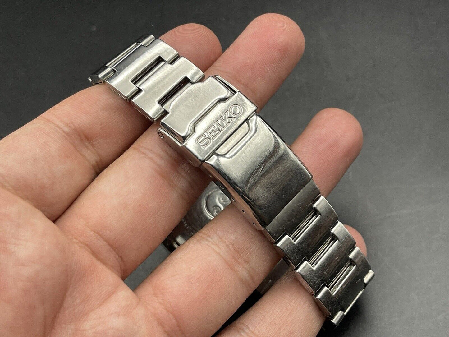 VINTAGE SEIKO 100m BLUE DIAL QUARTZ CHRONOGRAPH GENTS WRIST WATCH, Japan Made - Grab A Watch Co