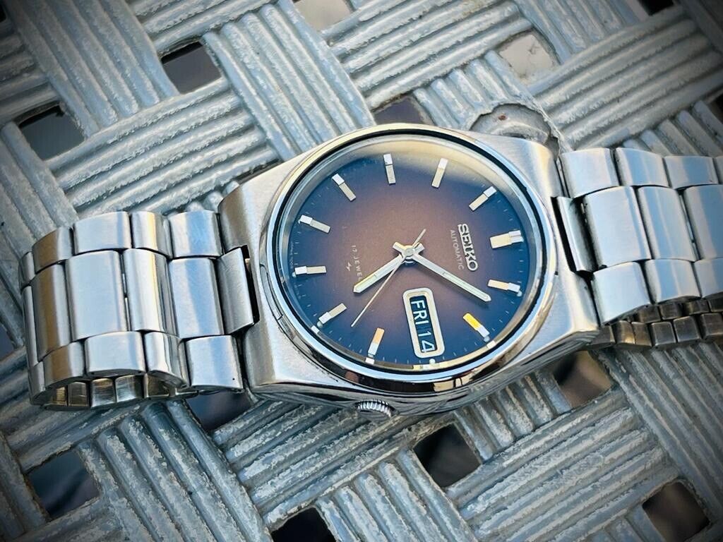 Vintage Seiko 5 Automatic 17 Jewels Brown dial Ref:7009-3041 Made in Japan - Grab A Watch Co
