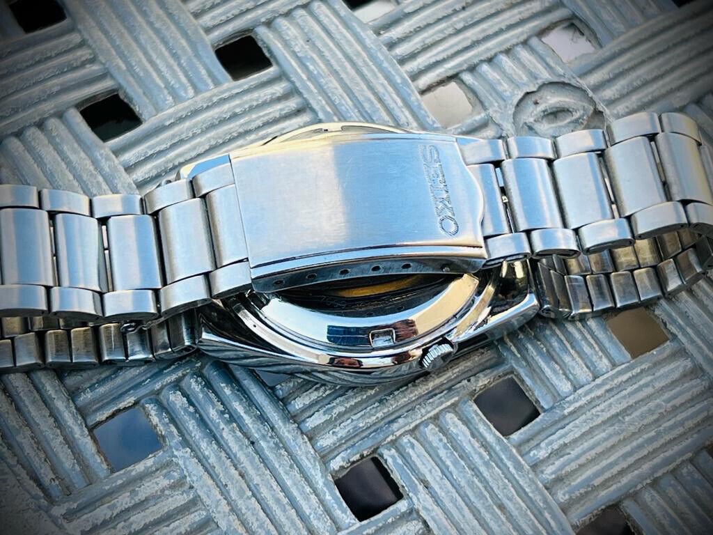 Vintage Seiko 5 Automatic 17 Jewels Brown dial Ref:7009-3041 Made in Japan - Grab A Watch Co