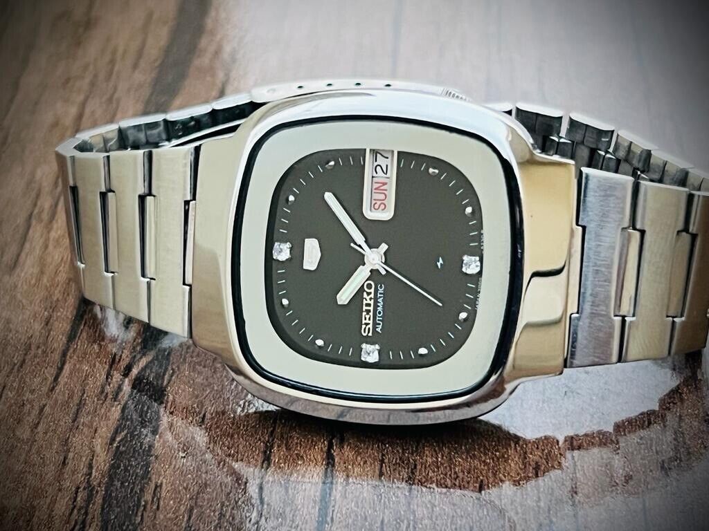 Vintage Seiko 5 Automatic Black Diamond Dial 7009-5150 37mm Mens Watch - Grab A Watch Co