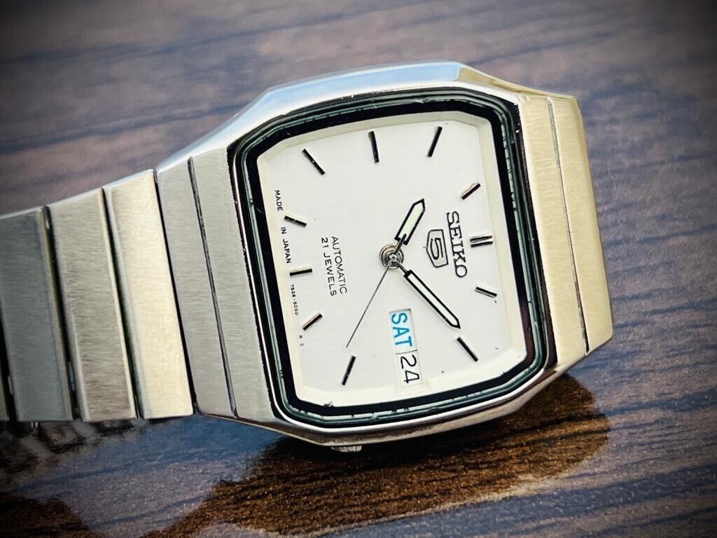 Vintage Seiko 5 Automatic Silver Dial 7s26-2060 Japan 35mm - Grab A Watch Co