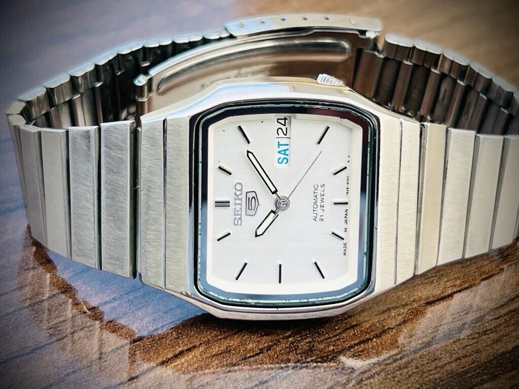 Vintage Seiko 5 Automatic Silver Dial 7s26-2060 Japan 35mm - Grab A Watch Co