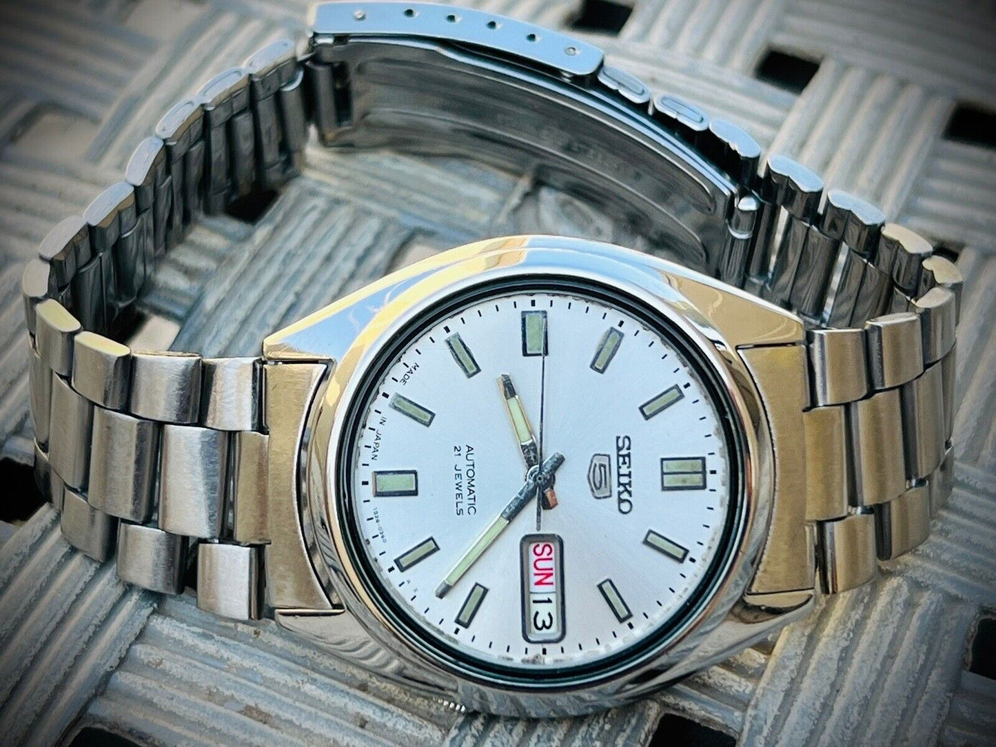Vintage Seiko 5 Automatic white Dial 21 Jewels Ref:7s26-3040, Japan 36mm - Grab A Watch Co