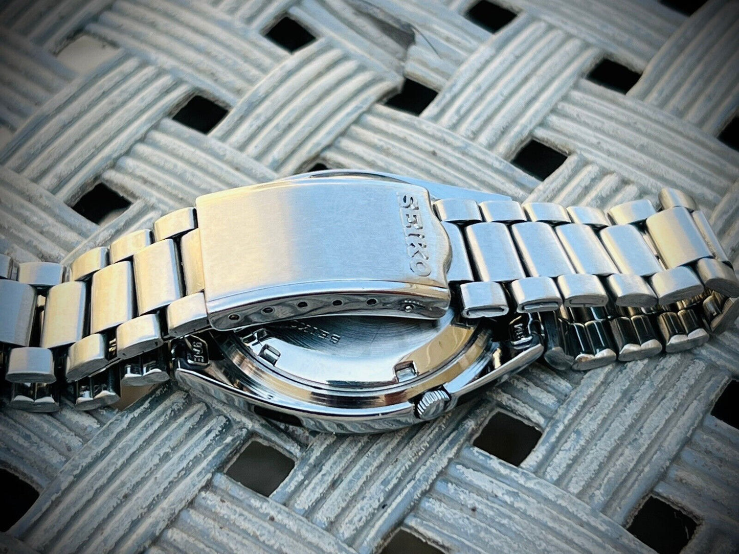 Vintage Seiko 5 Automatic white Dial 21 Jewels Ref:7s26-3040, Japan 36mm - Grab A Watch Co