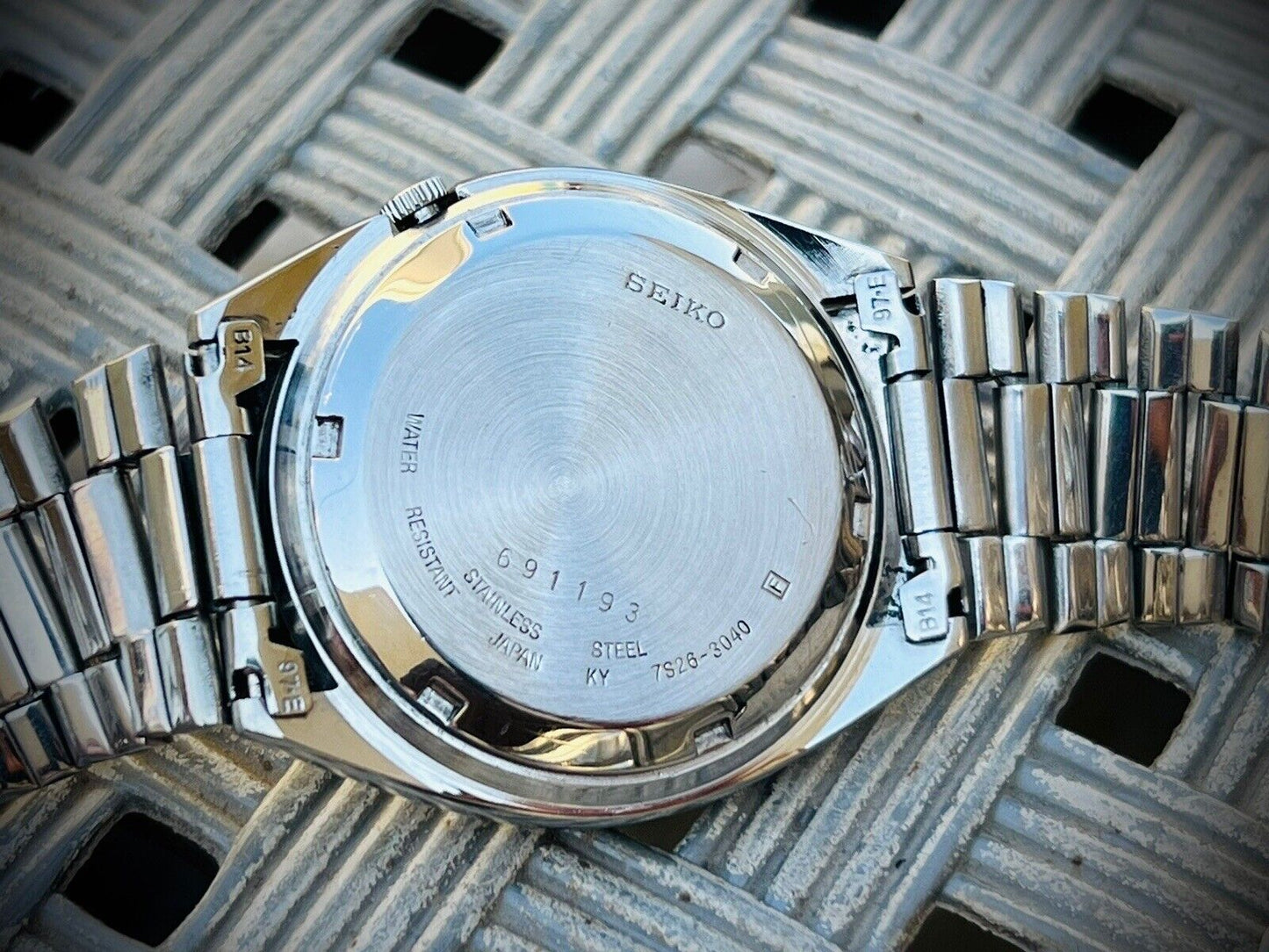 Vintage Seiko 5 Automatic white Dial 21 Jewels Ref:7s26-3040, Japan 36mm - Grab A Watch Co