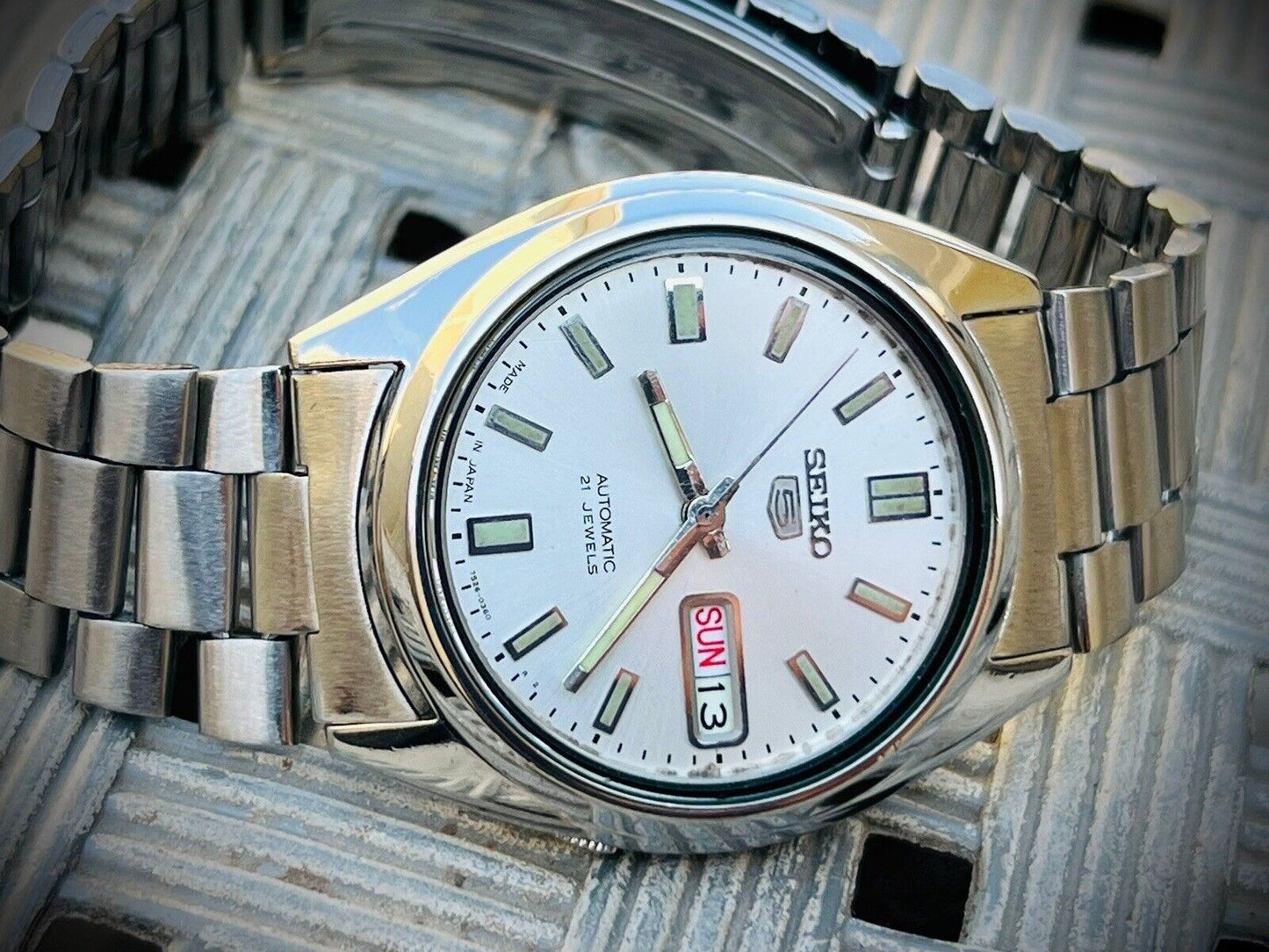 Vintage Seiko 5 Automatic white Dial 21 Jewels Ref:7s26-3040, Japan 36mm - Grab A Watch Co