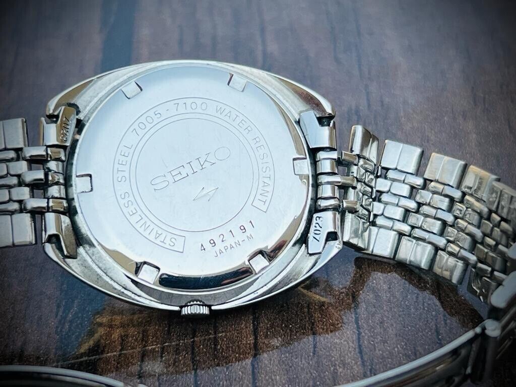Vintage Seiko 5 Special Dial 17 Jewels Automatic 7005-7100 Mens Watch, Japan - Grab A Watch Co